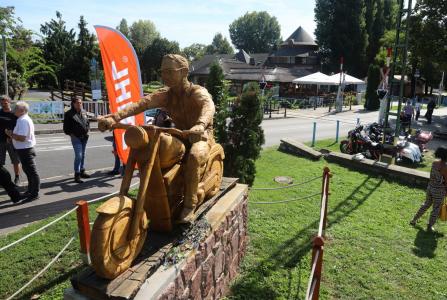 Hivatalosan is átadták Alsóörsön a tavaly, fából készült Fat Boy riderét
