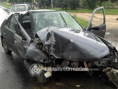 Autóbusz és személygépkocsi ütközött Kõszegen - egy súlyos sérült