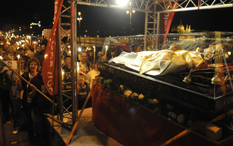 Vasárnap hagyja el Magyarországot Bosco Szent János ereklyéje