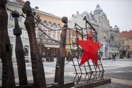 A Gulag áldozatainak emléket állító installáció Szombathelyen