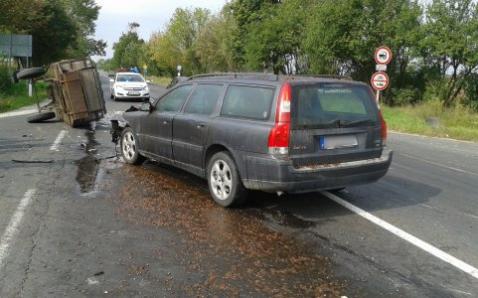 Két autó ütközött a 8-as fõúton Jánosháza közelében - négyen megsérültek, teljes útzár