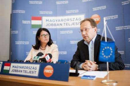 EP-választás - LMP: a vasfüggöny helyén haladó kerékpárút az együttmûködõ Európa jelképe